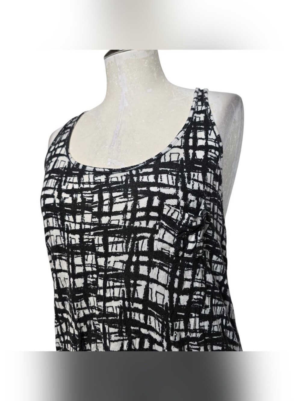 Forever 21 Racerback Tank Top Black White  Scoop Neck L Sleeveless Lightweight - Picture 2 of 7